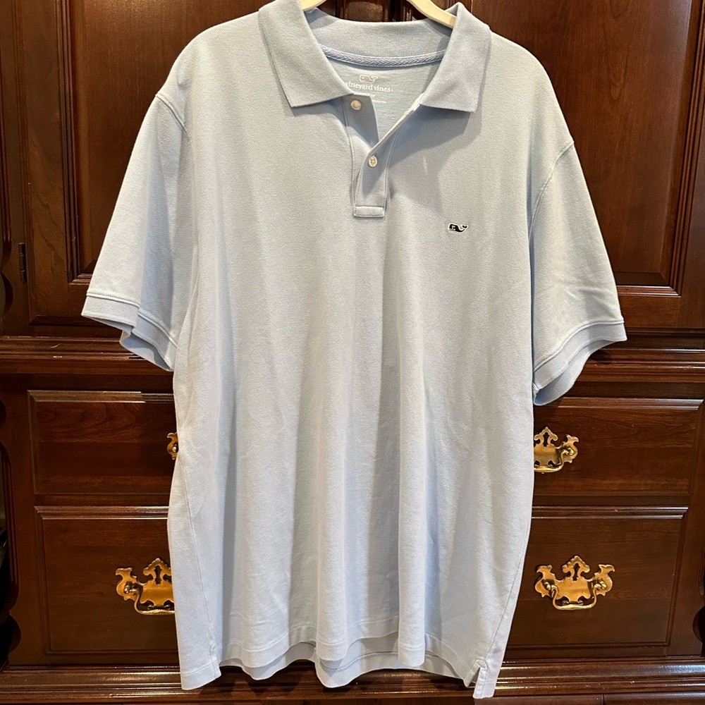 Men's Vineyard Vines short sleeved collared shirt-Large-Like new!!